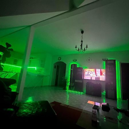 Gabe'S Nest Lägenhet Urom Exteriör bild